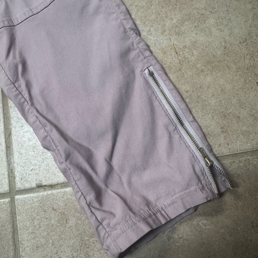 Women’s Light Pink capris - Picture 4 of 10